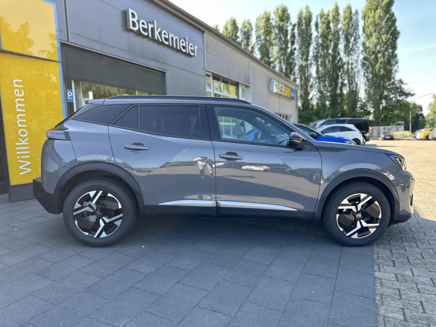 Peugeot 2008 Allure 1.2 AT **Allwetter/Sitzhz./Carplay** Grijs - 2