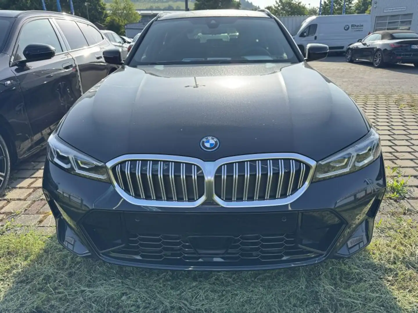 BMW 330 e M Sportpaket Schwarz - 2