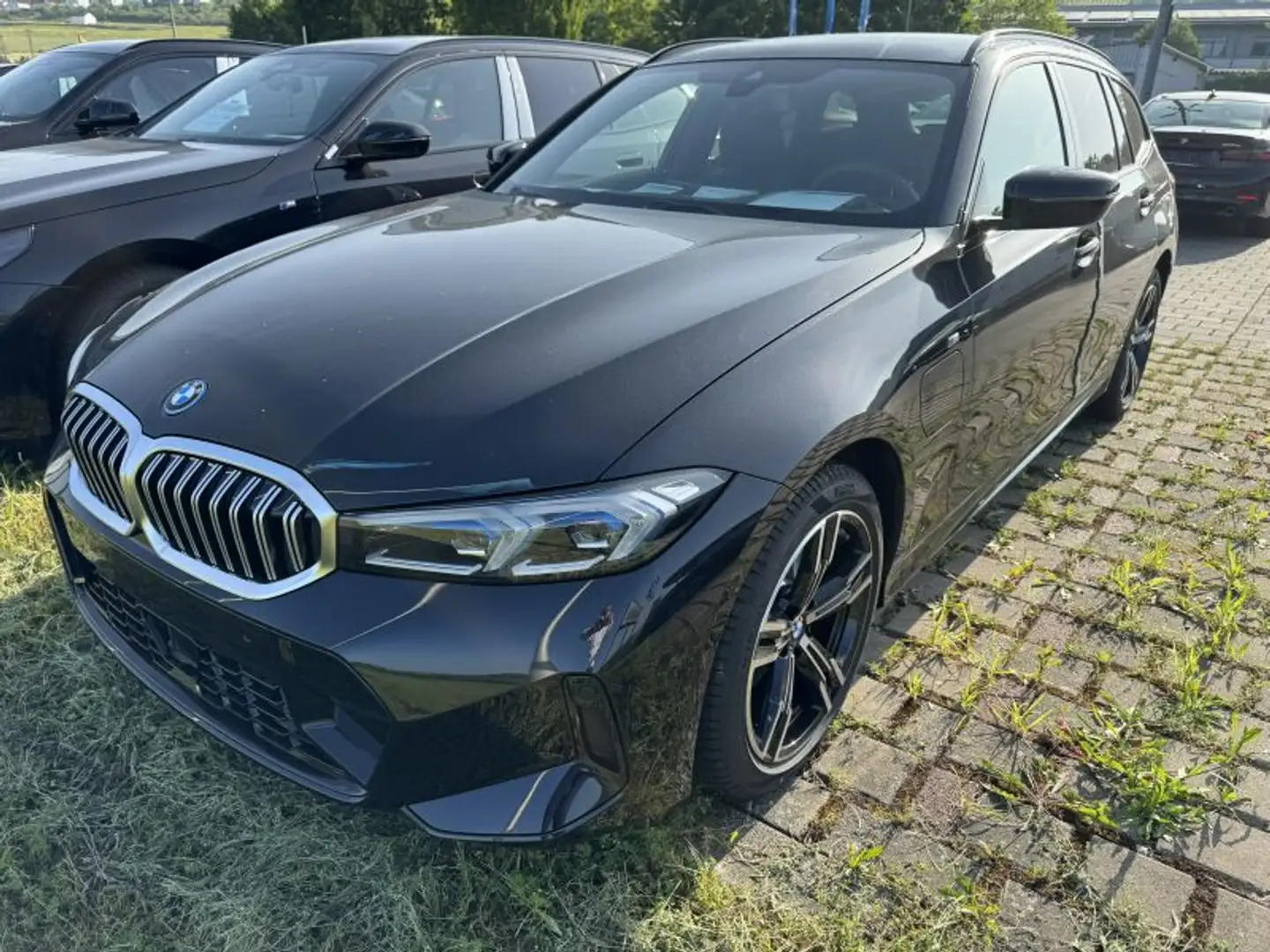 BMW 330 e M Sportpaket Schwarz - 1