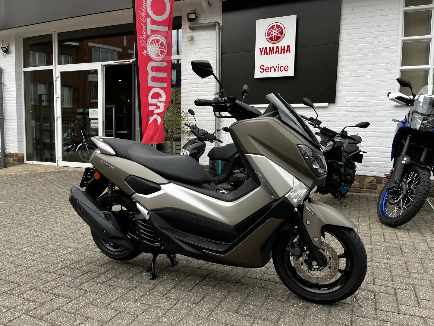 Yamaha NMAX 125 Gris - 1