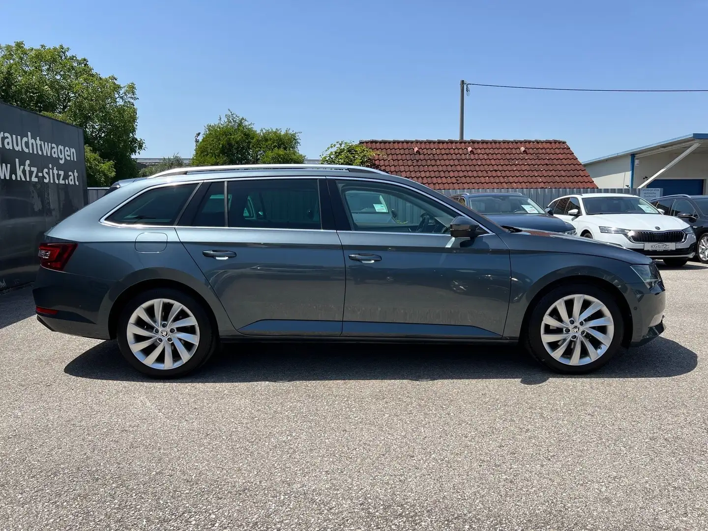 Skoda Superb Kombi 1,6 TDI Style | COLUMBUS/LEDER Grau - 2