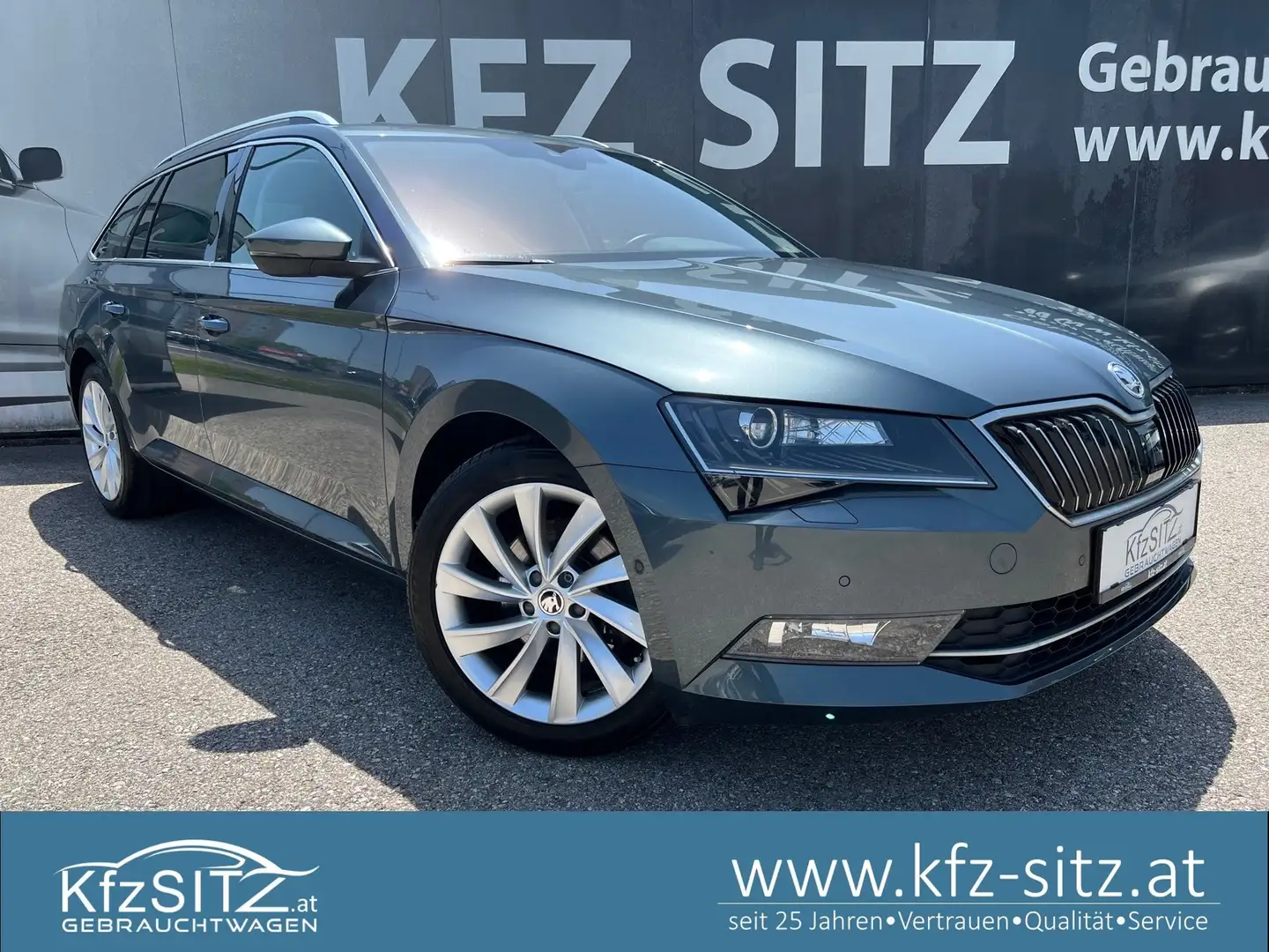Skoda Superb Kombi 1,6 TDI Style | COLUMBUS/LEDER Grau - 1