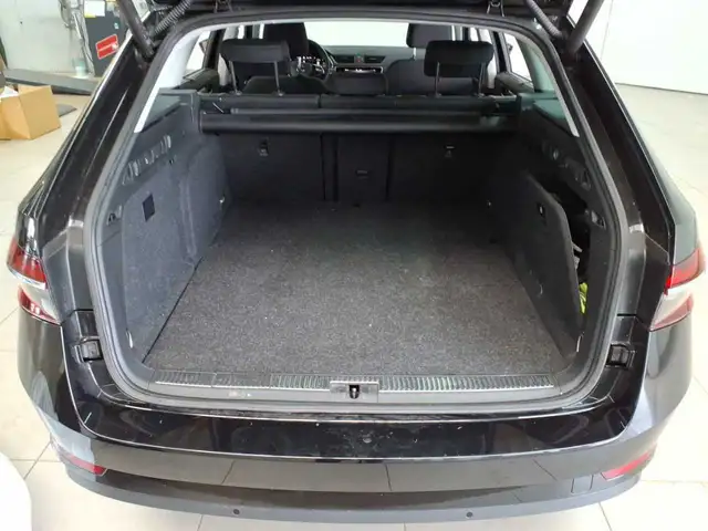 Skoda Superb view 14