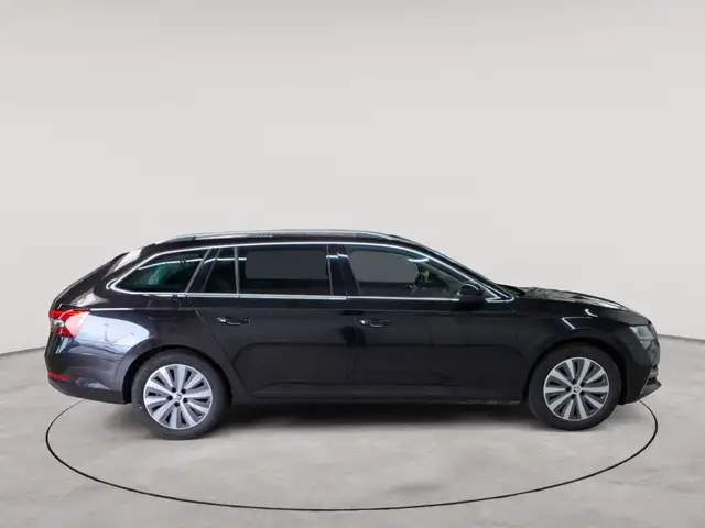 Skoda Superb view 3