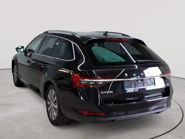 Skoda Superb view 5
