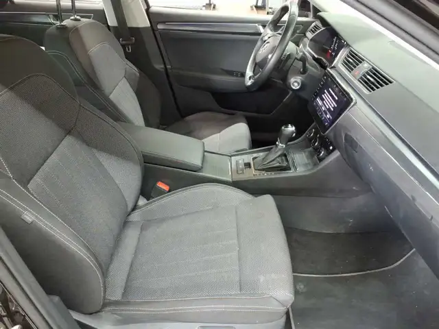 Skoda Superb view 8