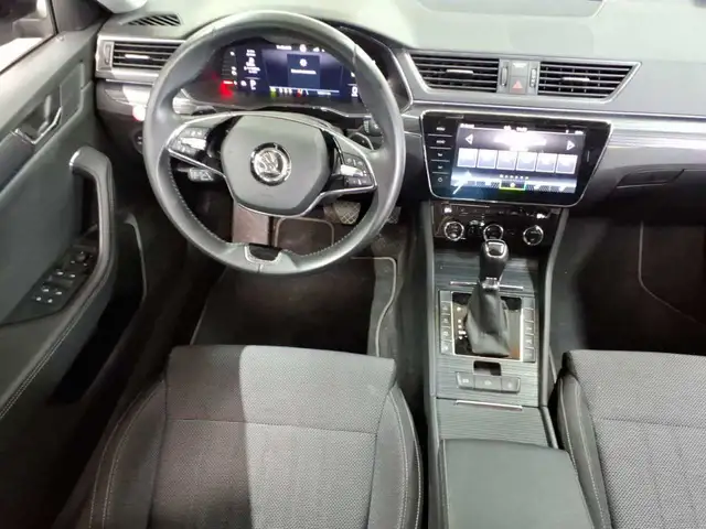 Skoda Superb view 10