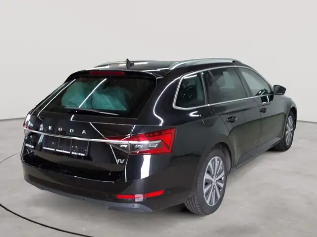 Skoda Superb view 4