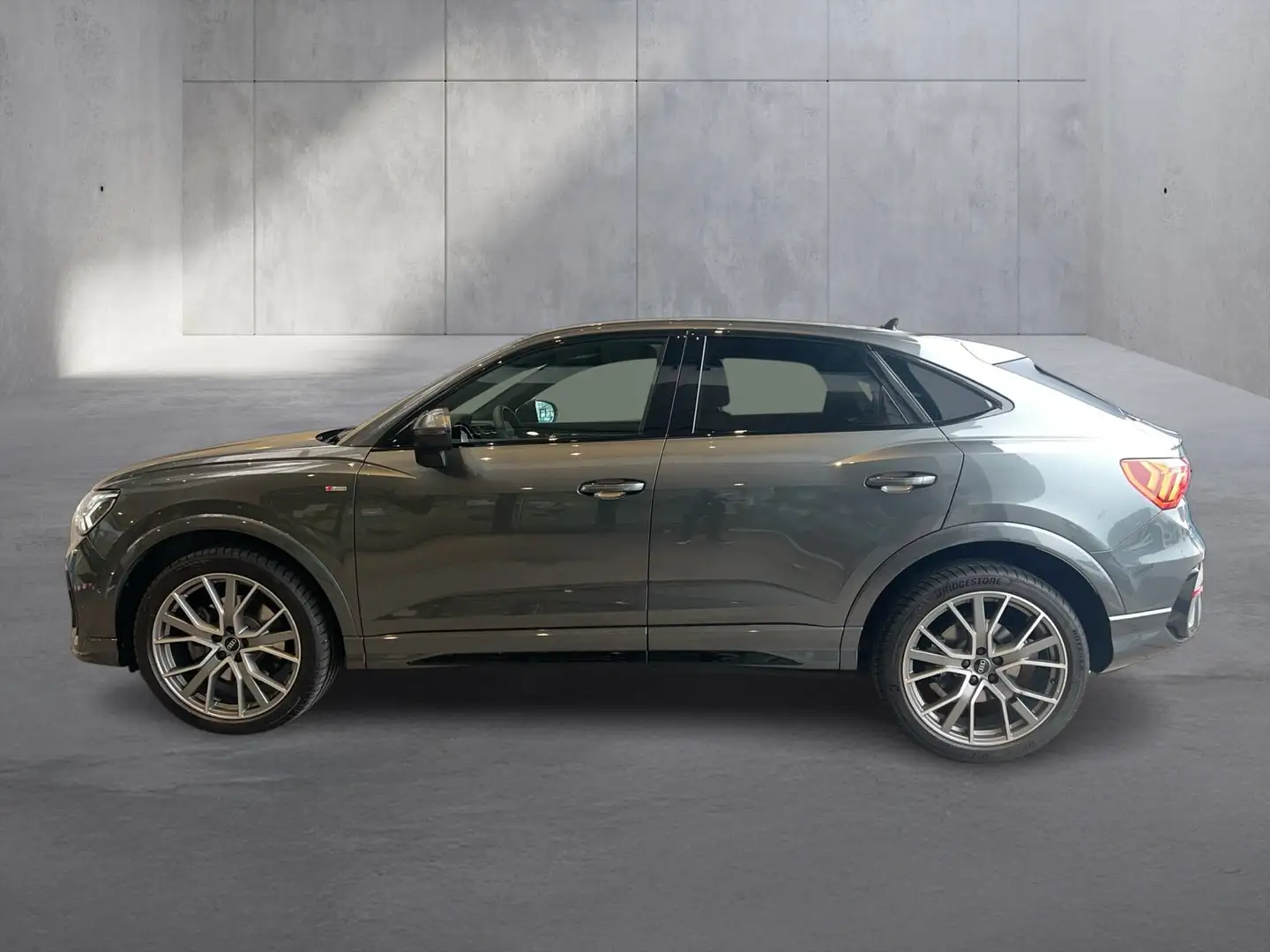Audi Q3 40 TDI quattro admired Grau - 2