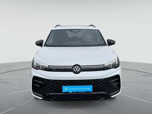 Volkswagen Tiguan view 2
