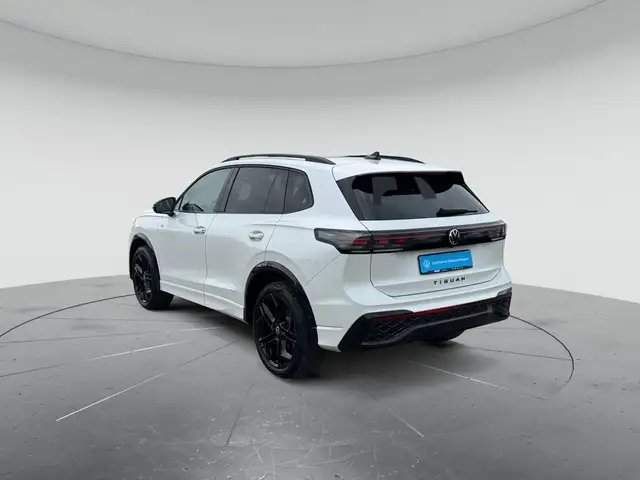 Volkswagen Tiguan view 3
