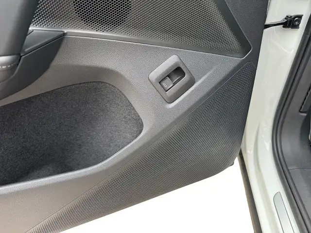 Volkswagen Tiguan view 11