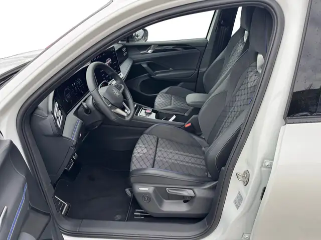 Volkswagen Tiguan view 4
