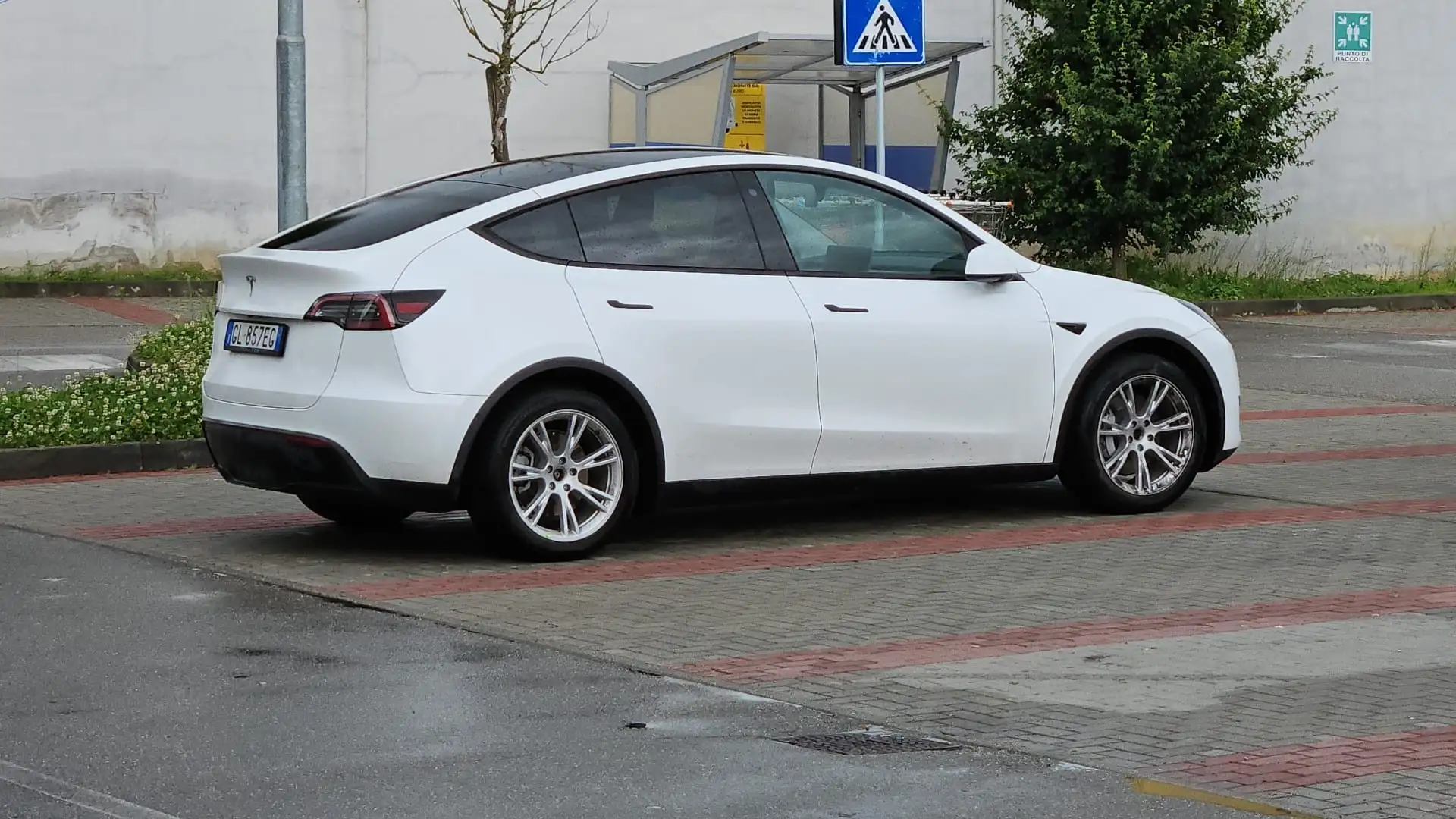 Tesla Model Y Single Motor rwd - 1