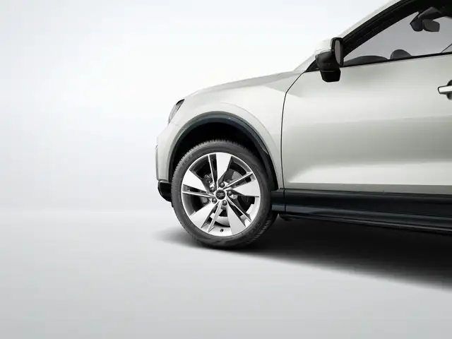 Audi Q2 view 6