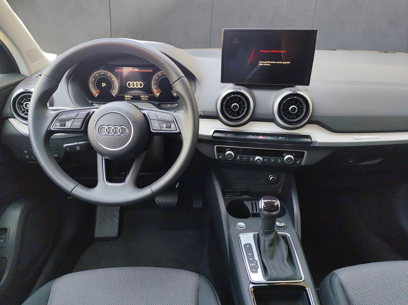 Audi Q2 35 TFSI S line — photo 7