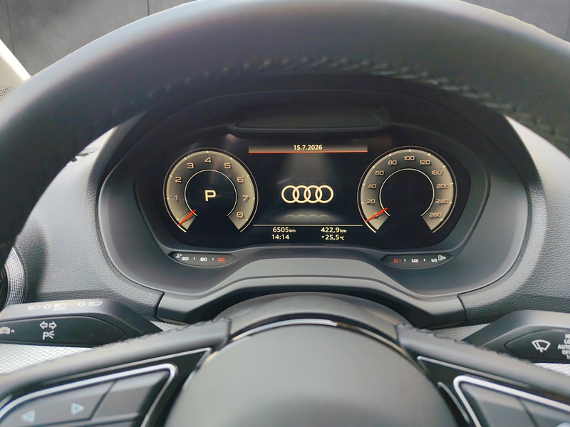 Audi Q2 35 TFSI S line — photo 9