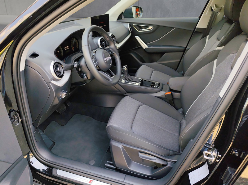 Audi Q2 35 TFSI S line — photo 6