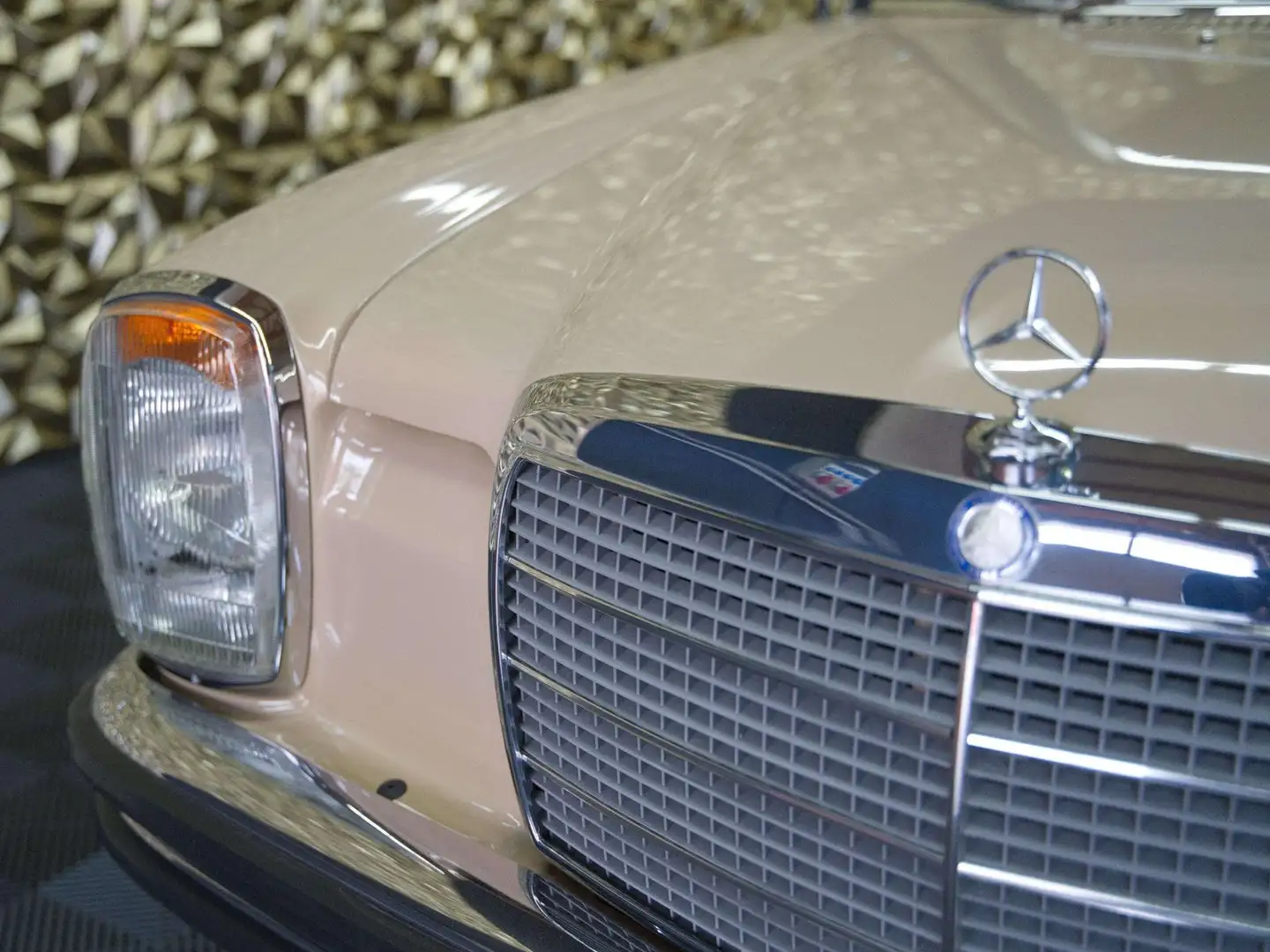 Mercedes-Benz 230 /6|AUTOMATIK|SEHR GEPFLEGT Бежевий - 2