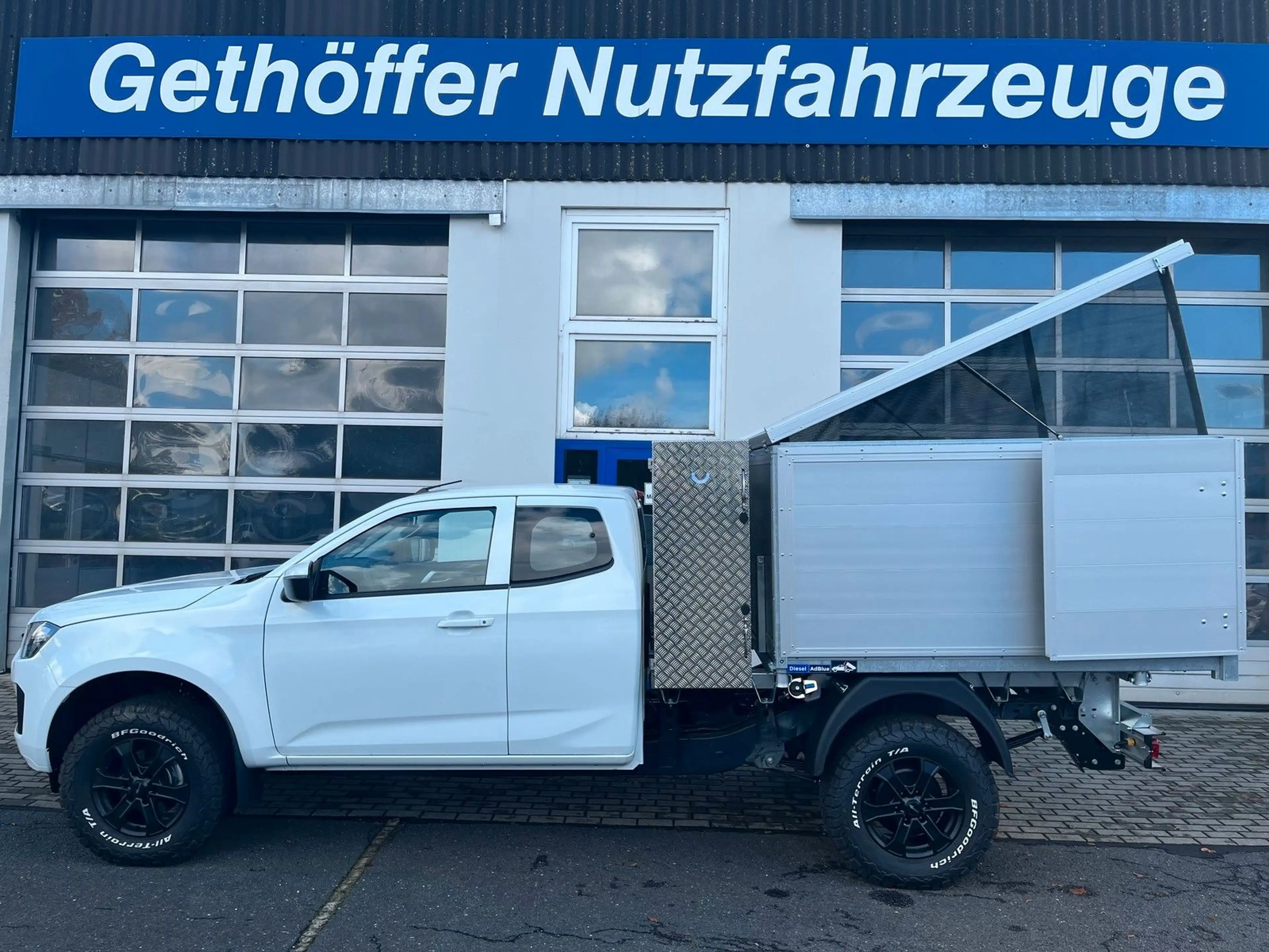 Isuzu D-Max BIG-MAX Space Cab LS AT + Häcksel +SOFORT+