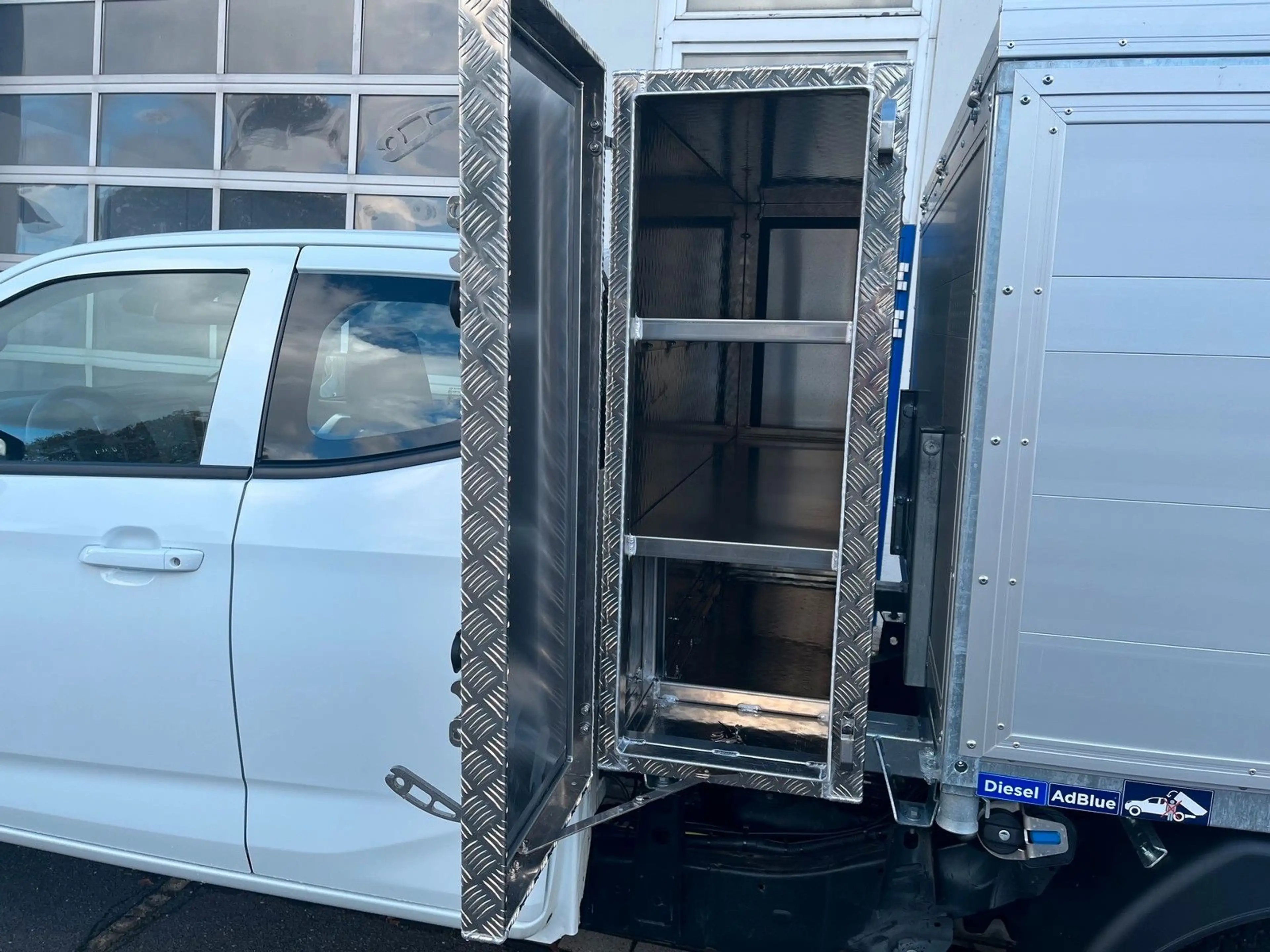 Isuzu D-Max BIG-MAX Space Cab LS AT + Häcksel +SOFORT+ — photo 4