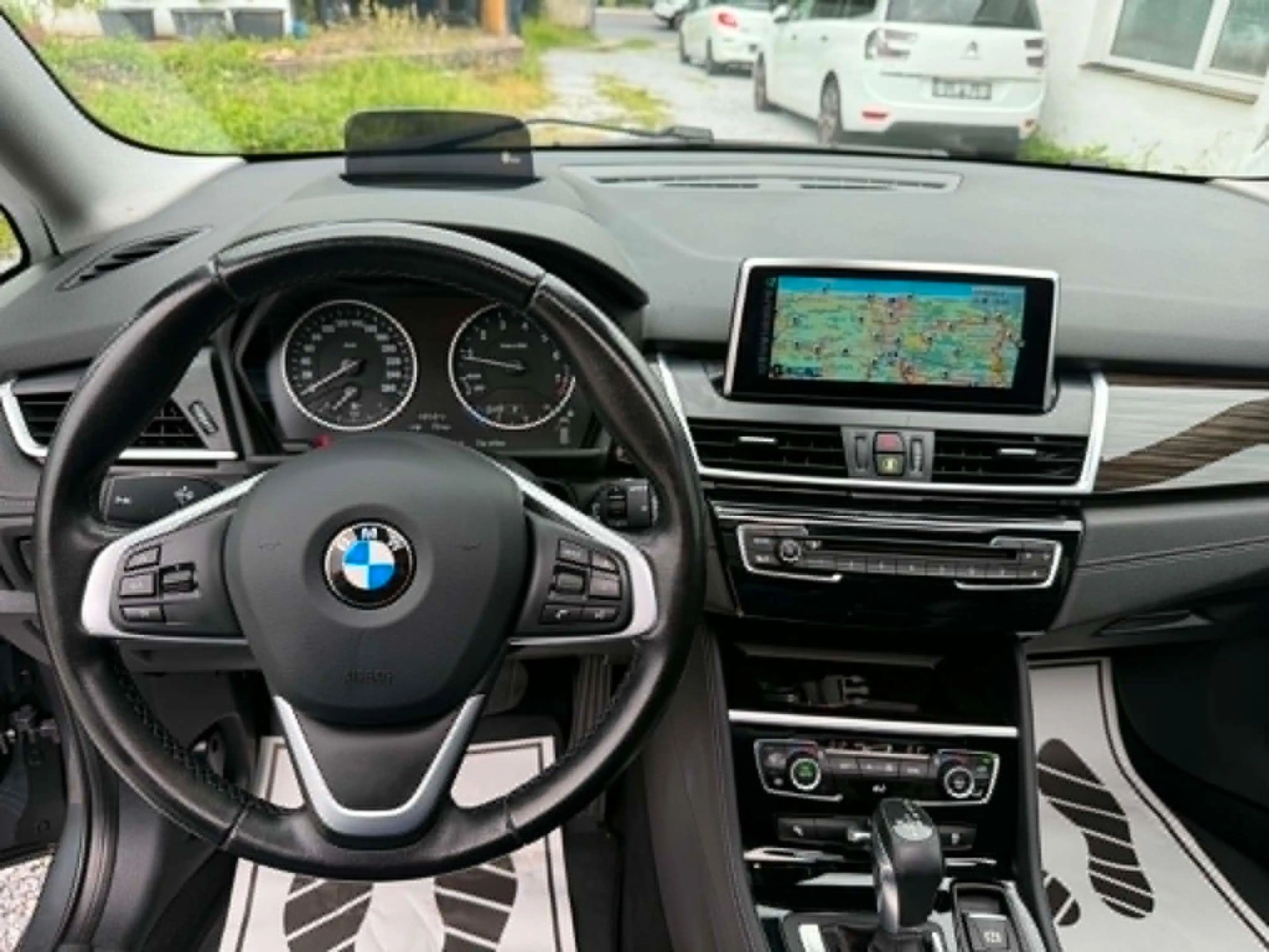BMW 220 i Gran Tourer Luxury Line 7 Sitzer Panorama — photo 10