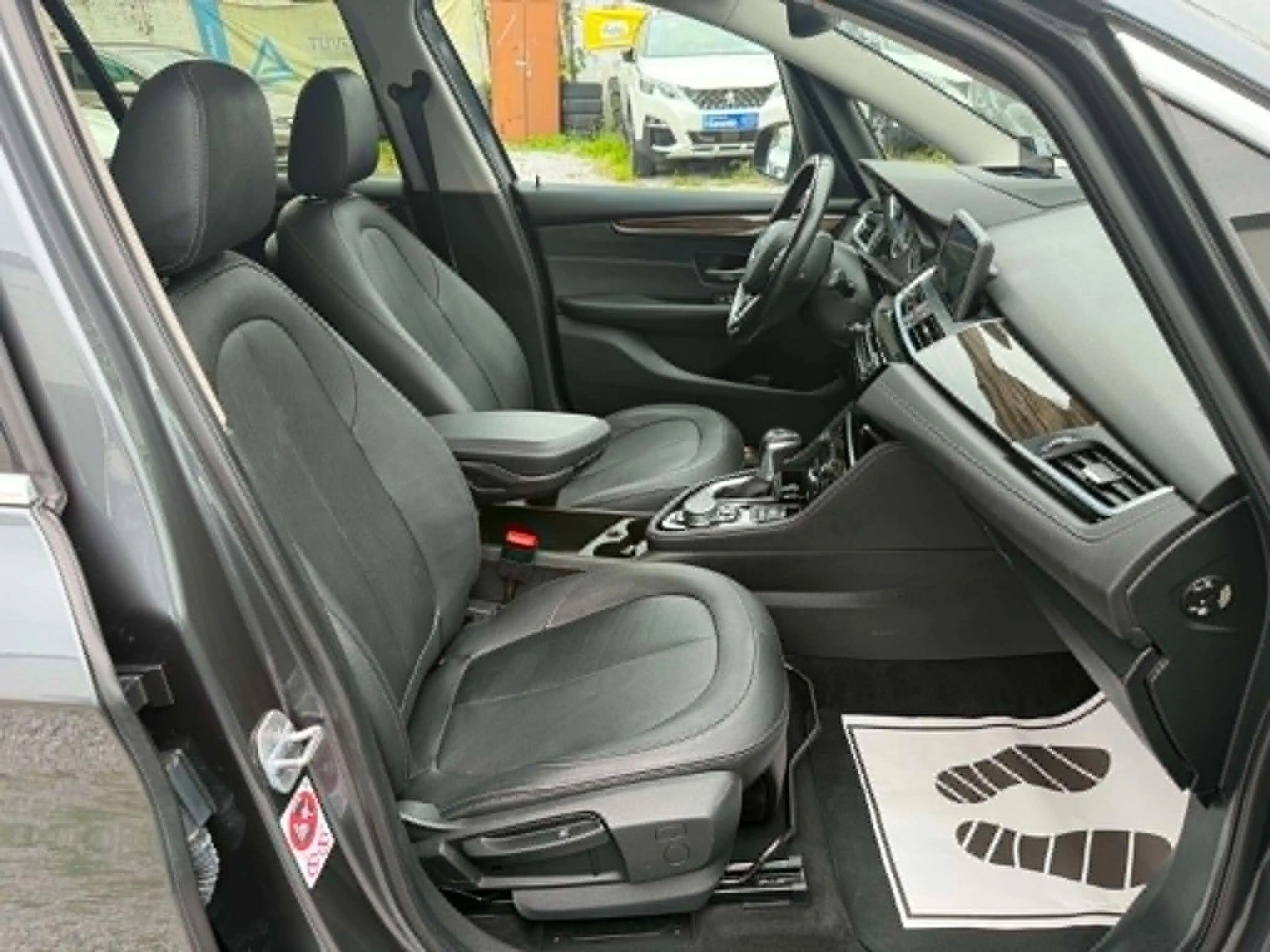 BMW 220 i Gran Tourer Luxury Line 7 Sitzer Panorama — photo 9