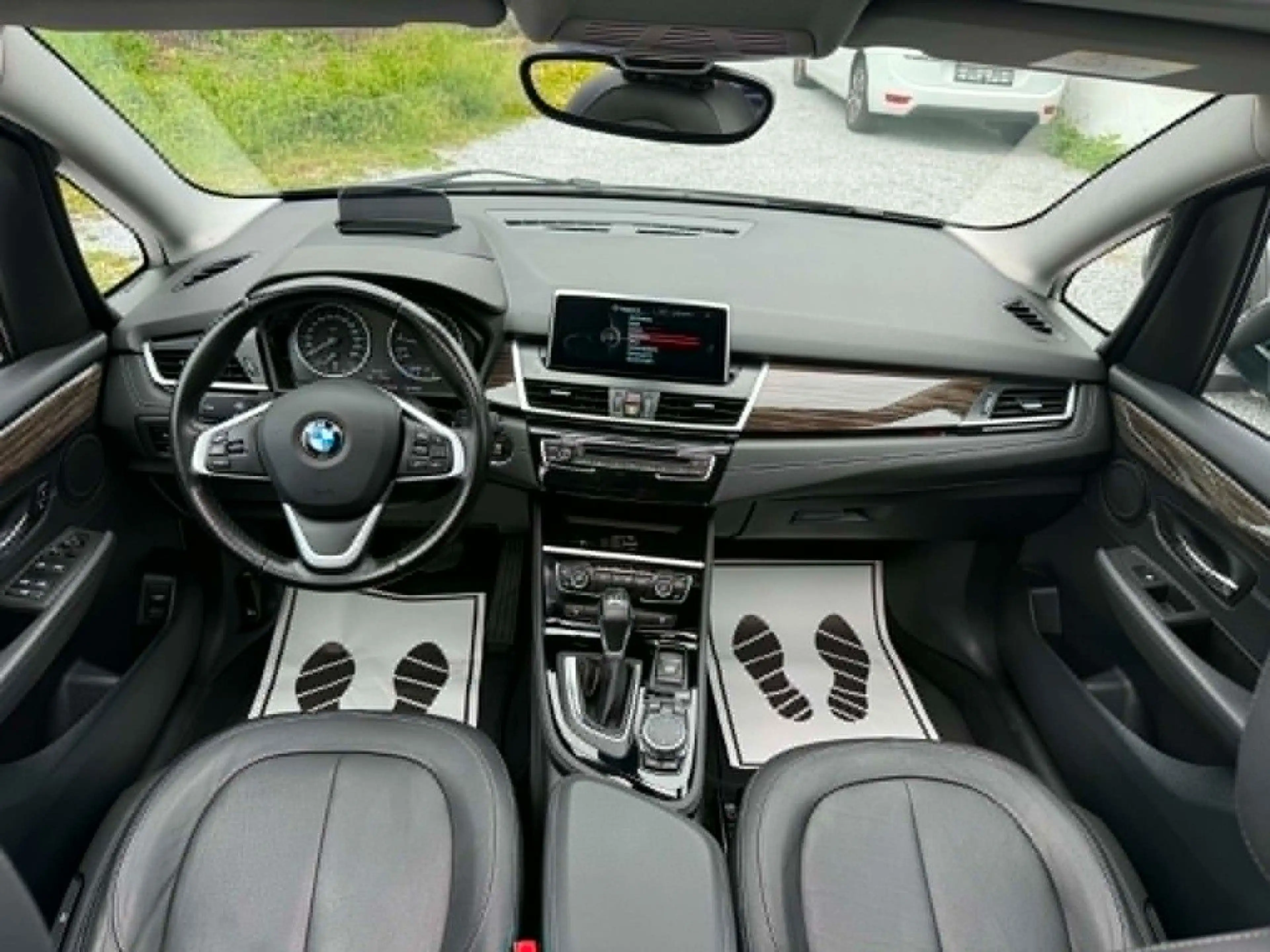 BMW 220 i Gran Tourer Luxury Line 7 Sitzer Panorama — photo 8