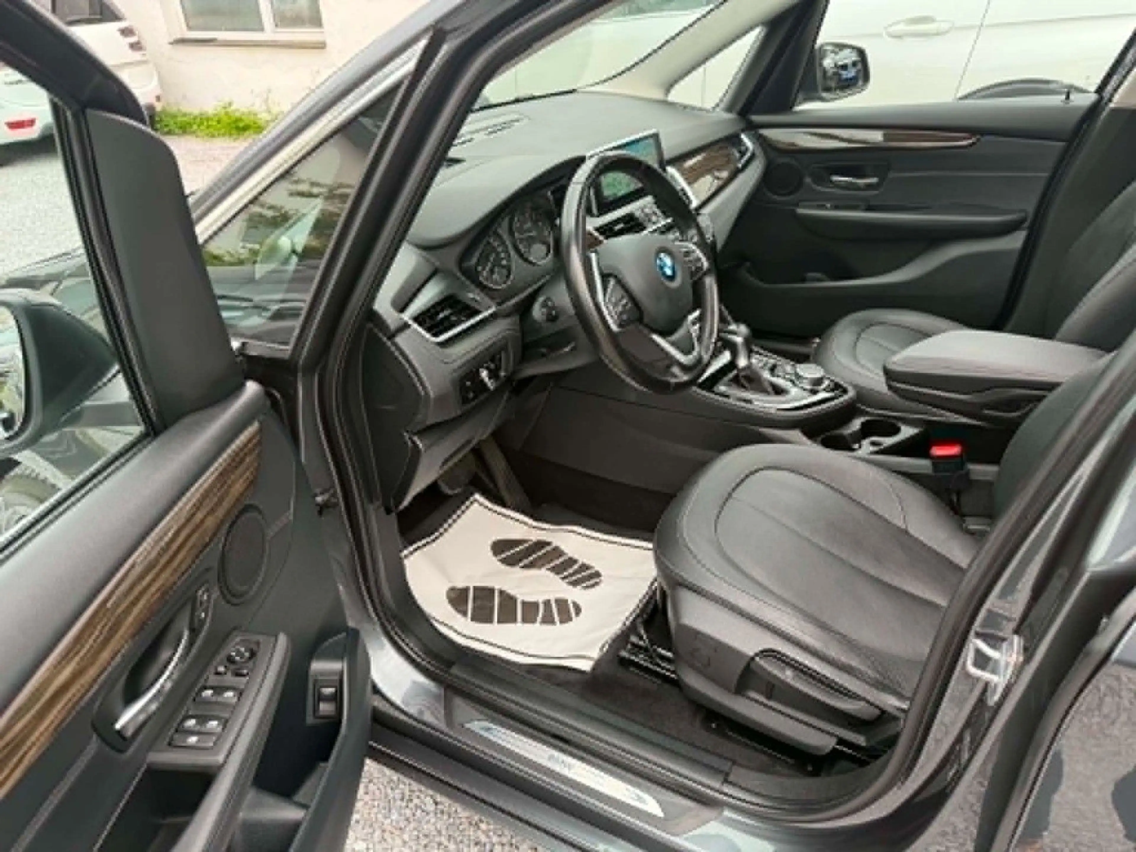 BMW 220 i Gran Tourer Luxury Line 7 Sitzer Panorama — photo 11