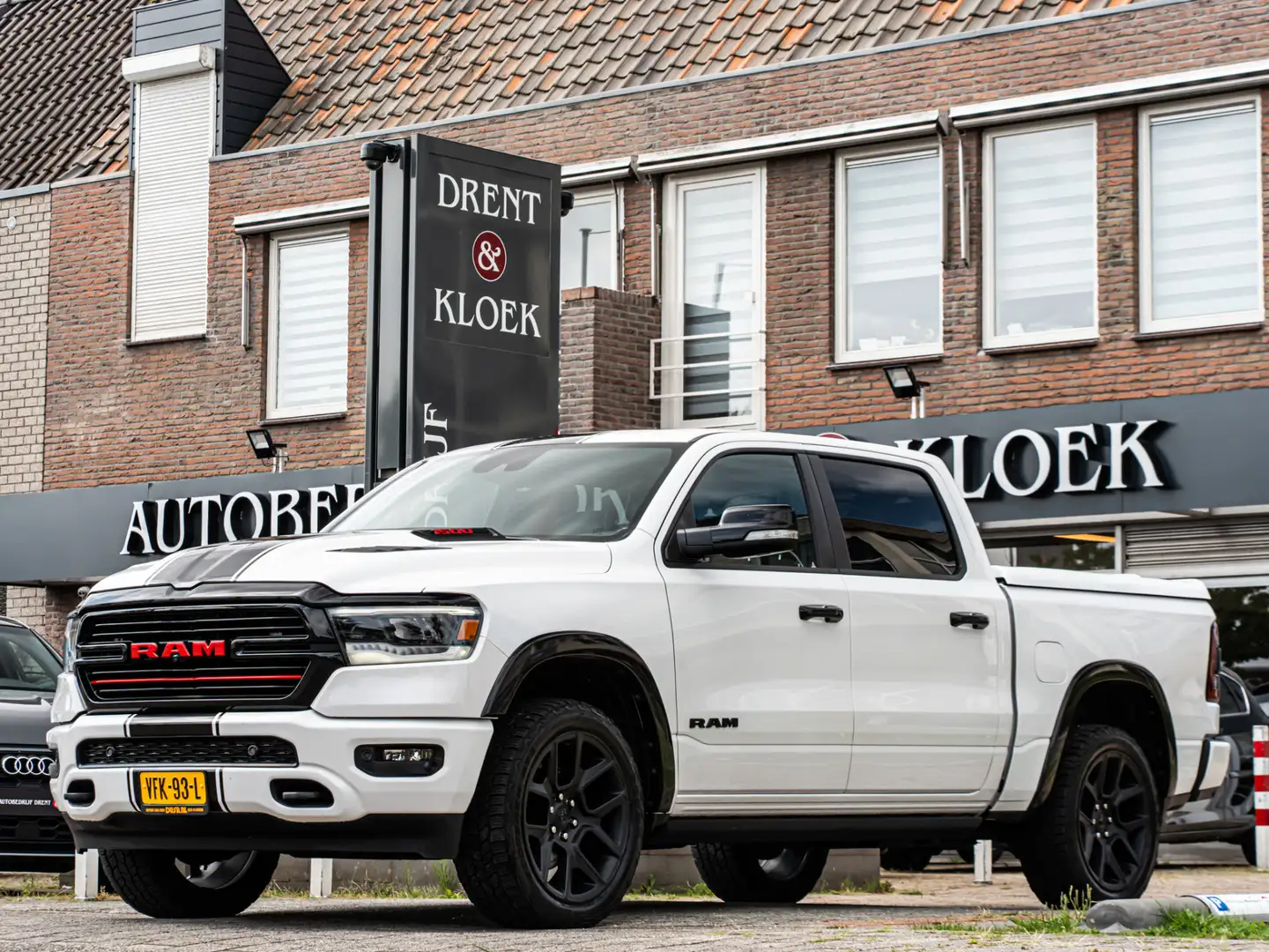 Dodge RAM 1500 5.7 V8 4X4 LARAMIE PANO HARMAN KARDON 360 CAM Weiß - 1