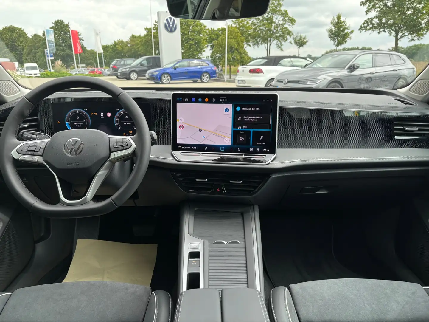 Volkswagen Passat Business 2,0l TDI DSG AREA VIEW AHK Grau - 2