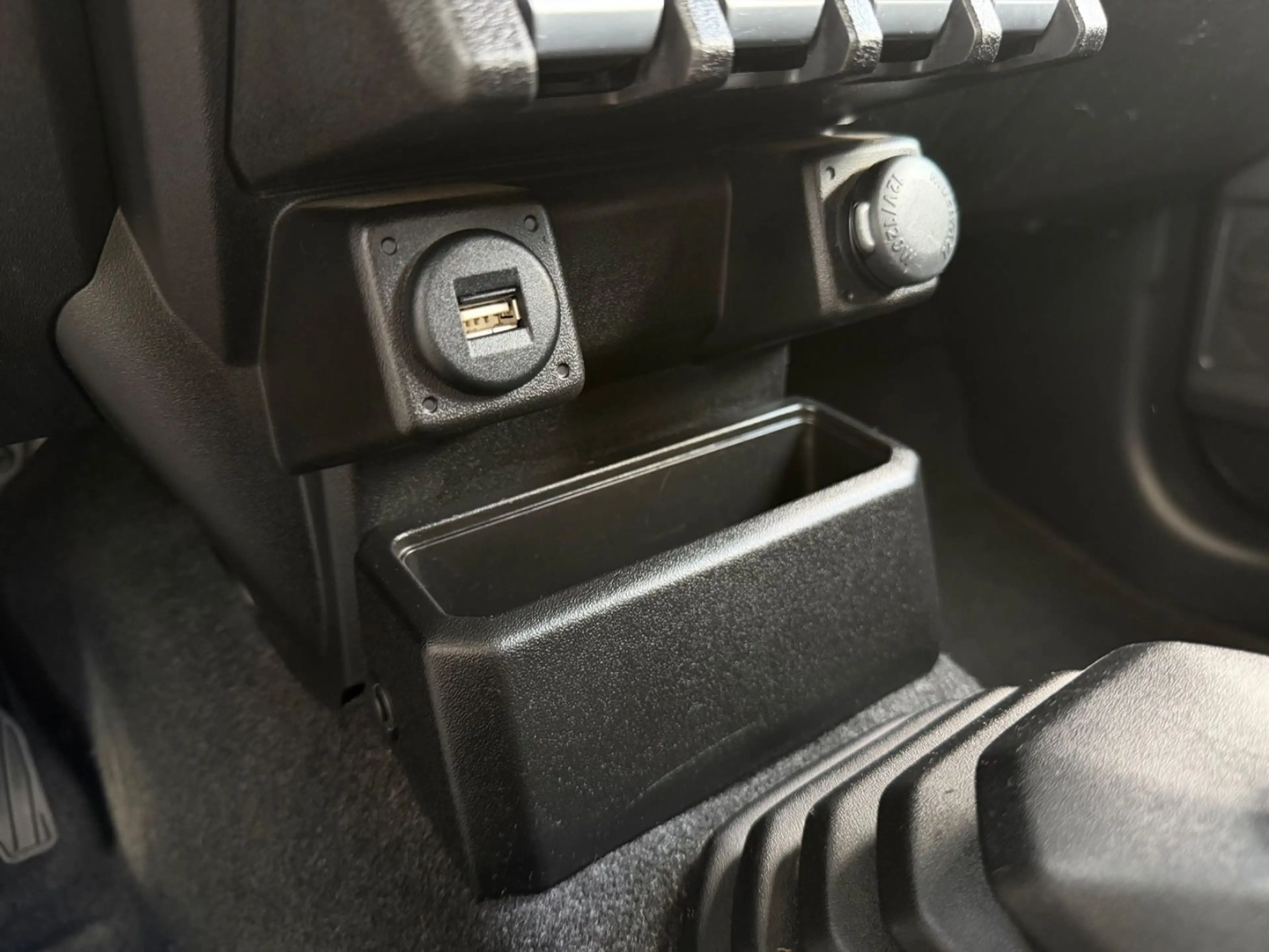 Suzuki Jimny Comfort+ AllGrip *4-Sitzer*Bullenfänger* — photo 27