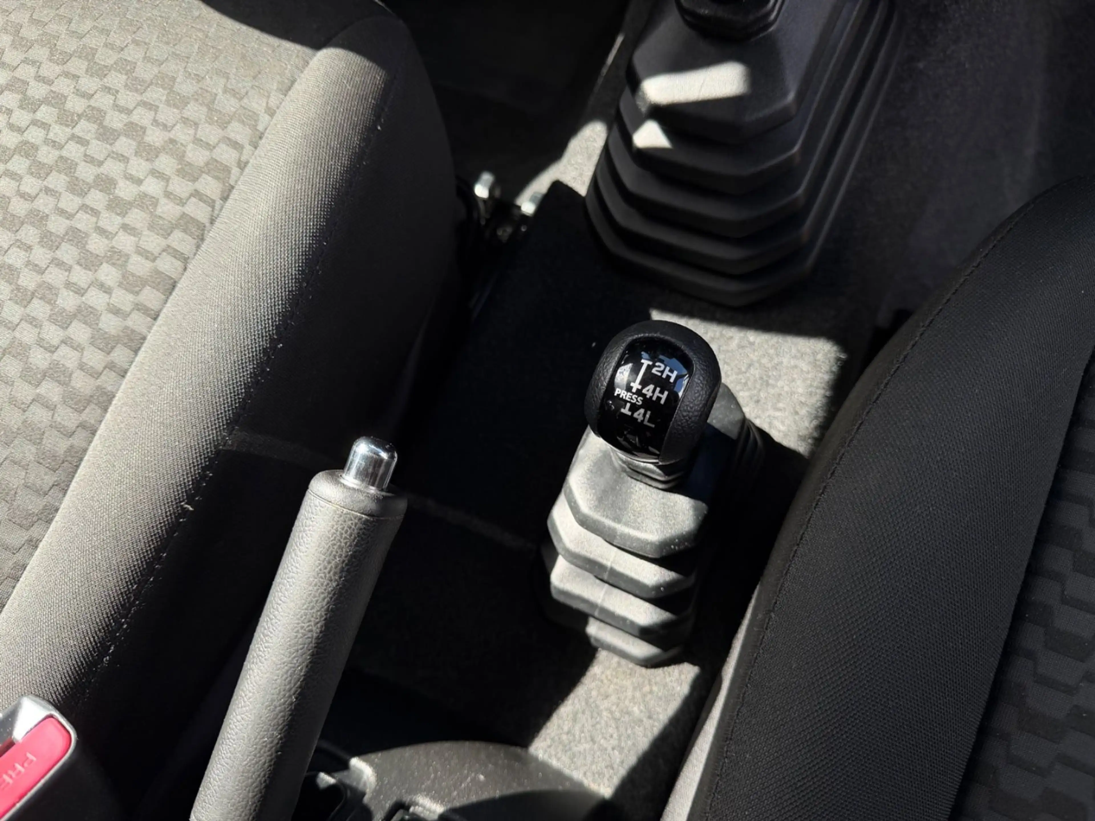 Suzuki Jimny Comfort+ AllGrip *4-Sitzer*Bullenfänger* — photo 31