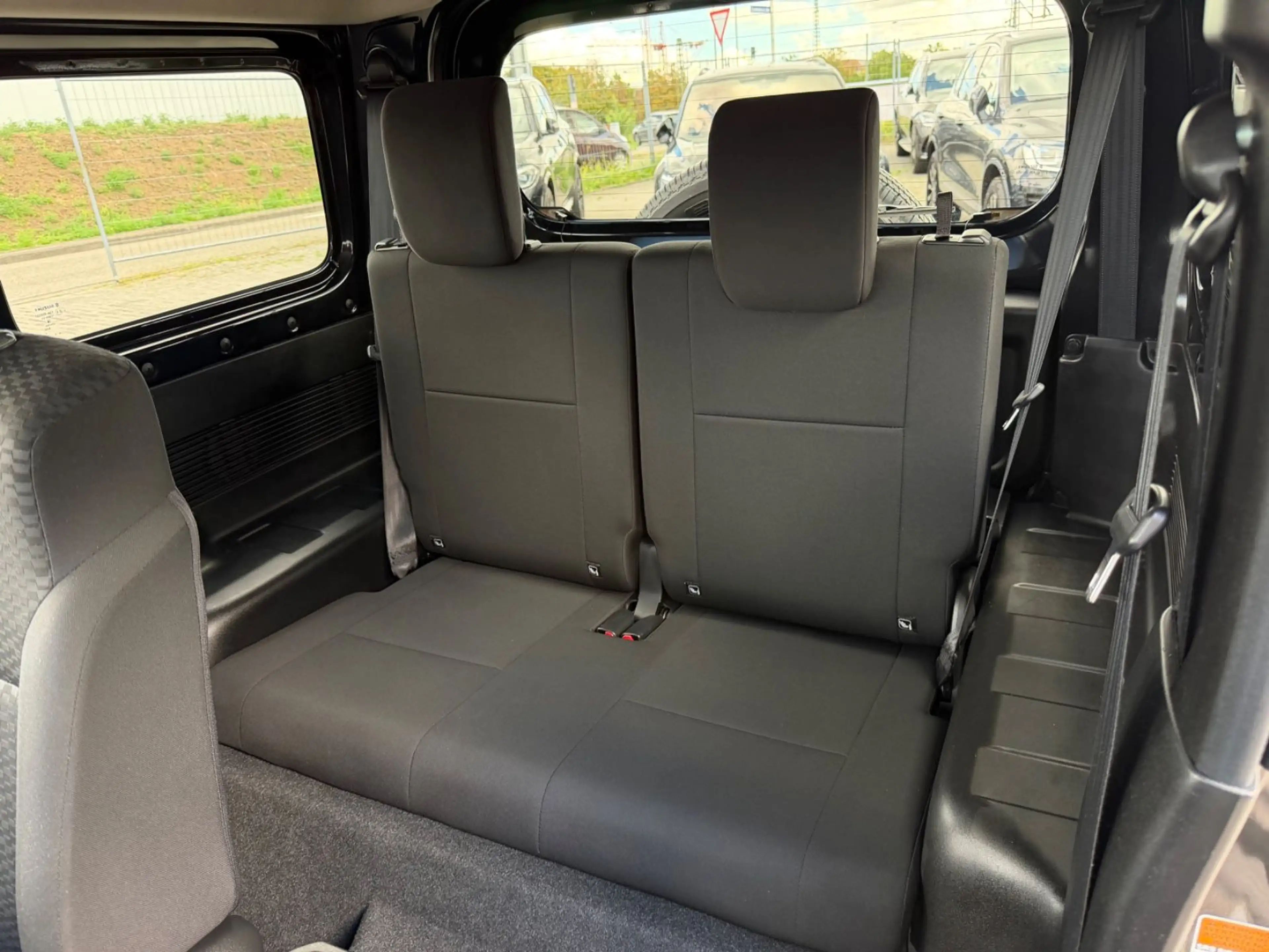 Suzuki Jimny Comfort+ AllGrip *4-Sitzer*Bullenfänger* — photo 13