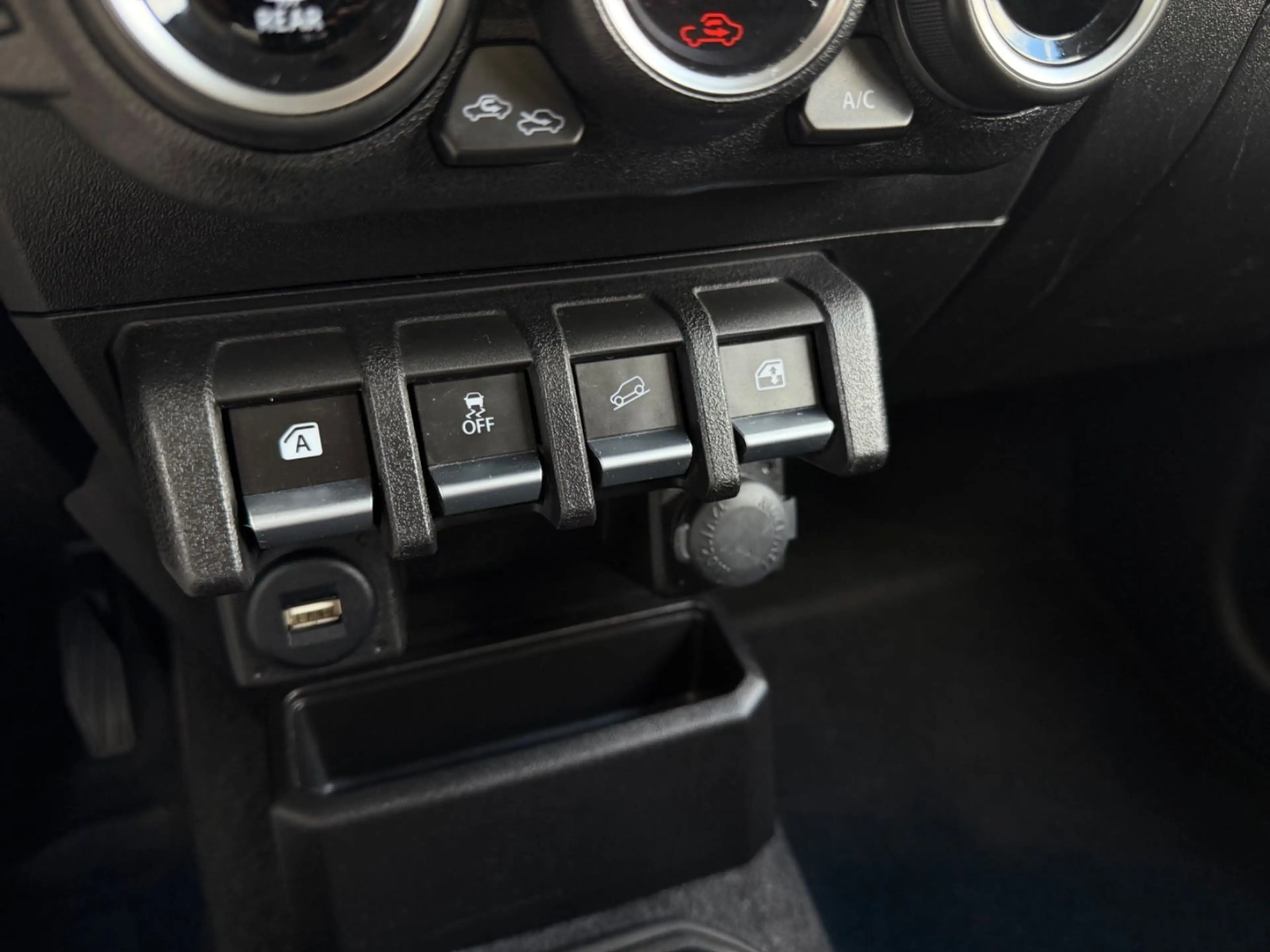 Suzuki Jimny Comfort+ AllGrip *4-Sitzer*Bullenfänger* — photo 26