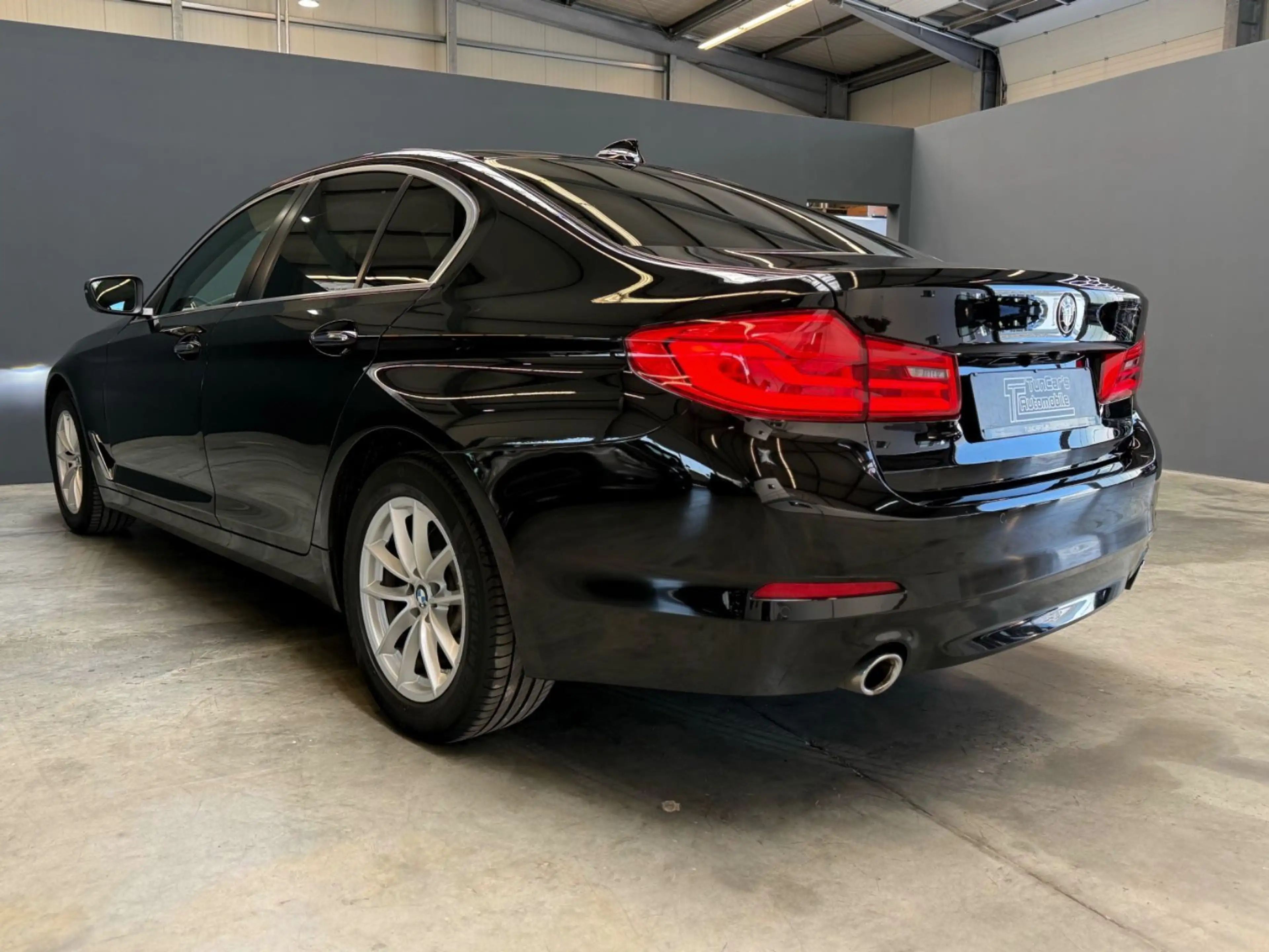 BMW 520 d Limousine BiXenon/AHK/Kamera/Navi — photo 3