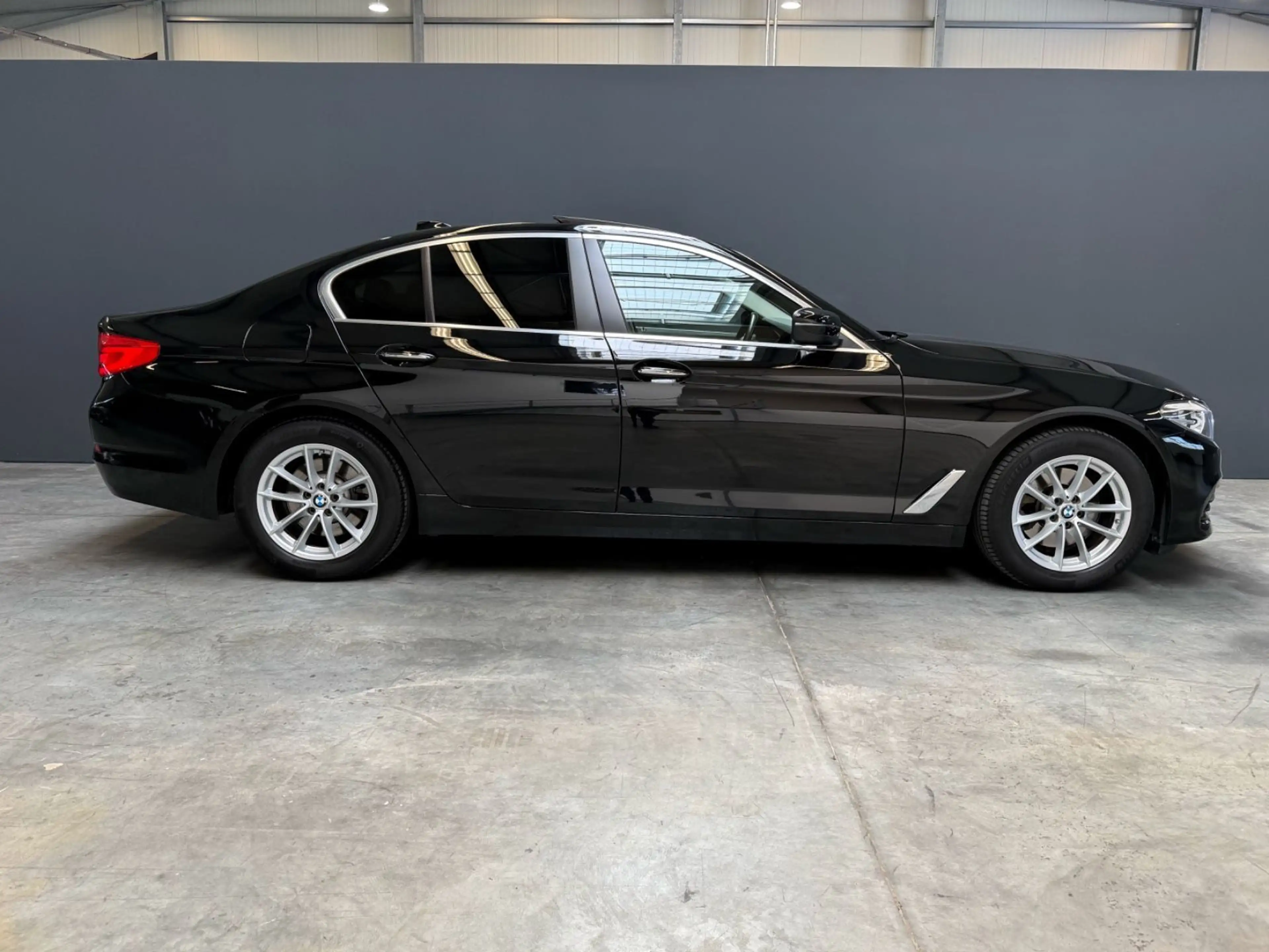 BMW 520 d Limousine BiXenon/AHK/Kamera/Navi — photo 6