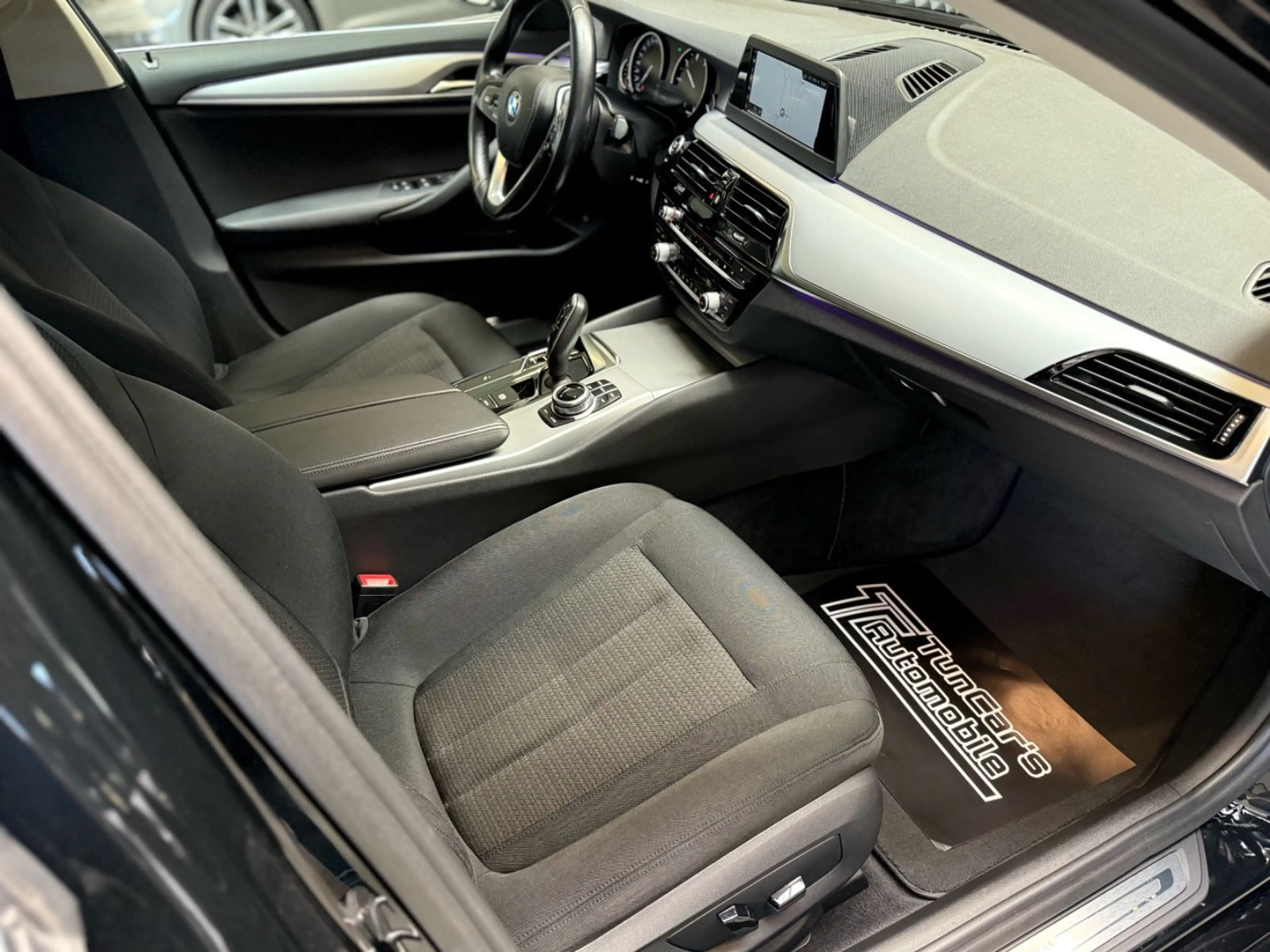 BMW 520 d Limousine BiXenon/AHK/Kamera/Navi — photo 11