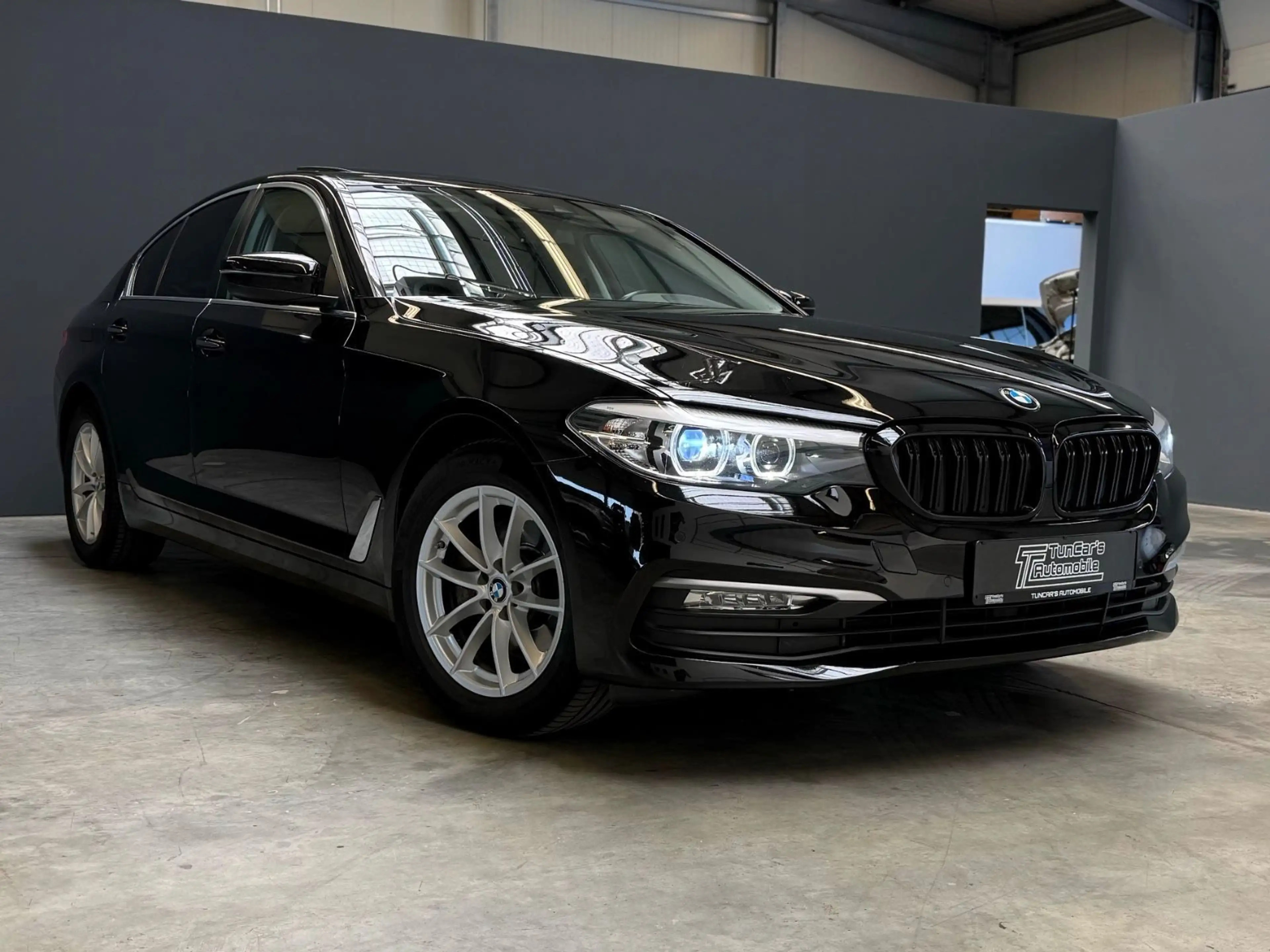 BMW 520 d Limousine BiXenon/AHK/Kamera/Navi — photo 7