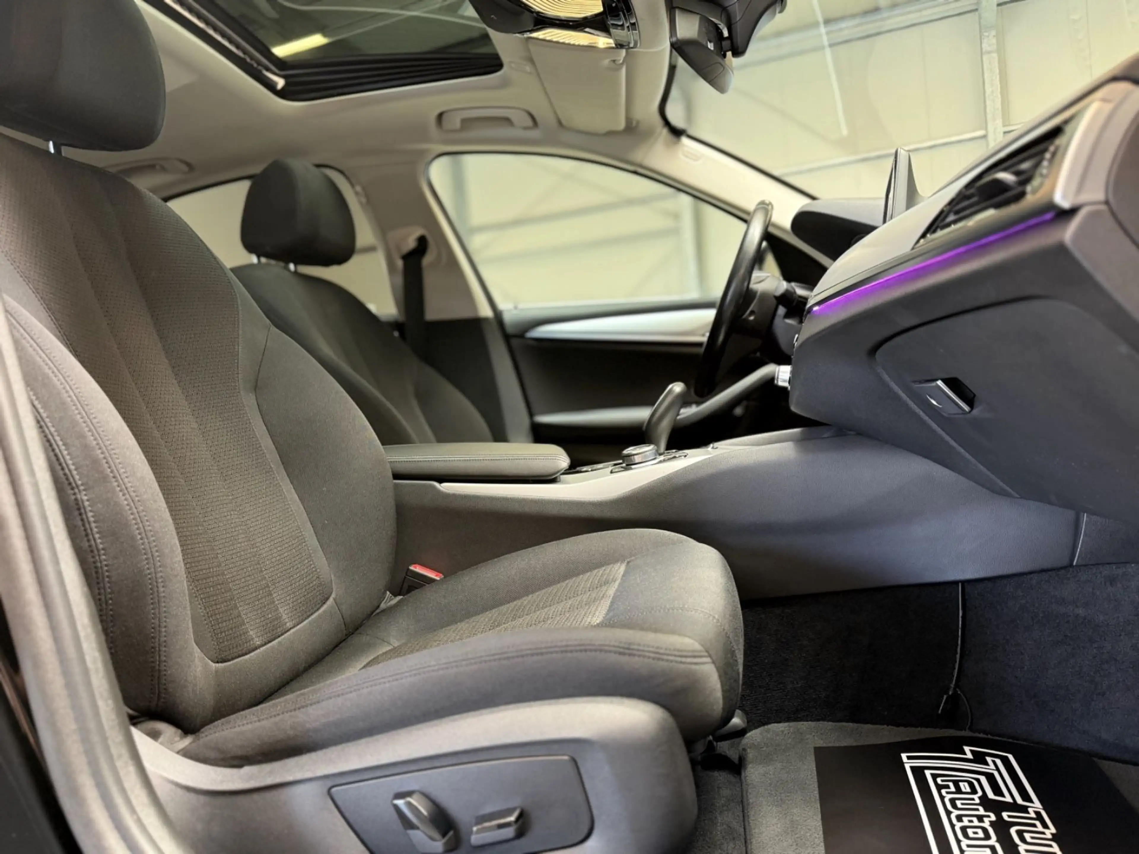 BMW 520 d Limousine BiXenon/AHK/Kamera/Navi — photo 12