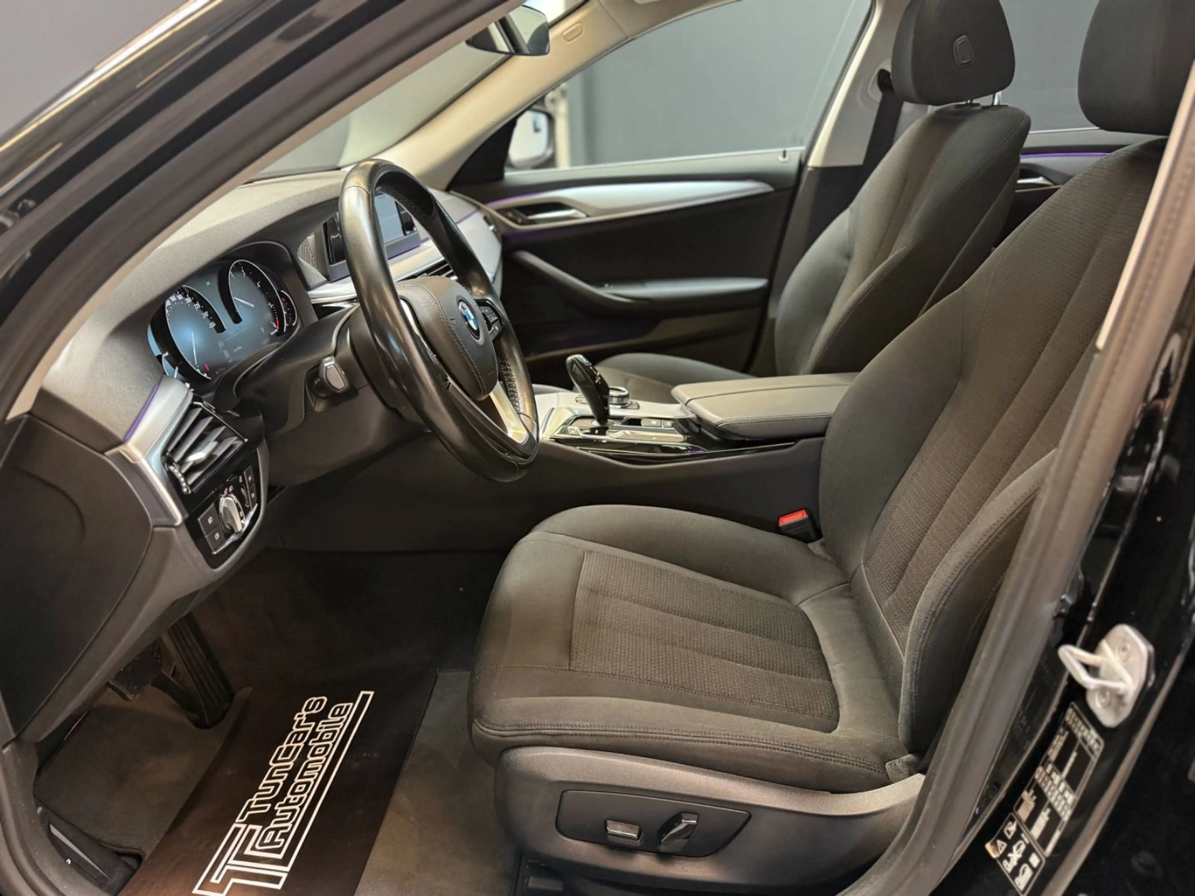 BMW 520 d Limousine BiXenon/AHK/Kamera/Navi — photo 10