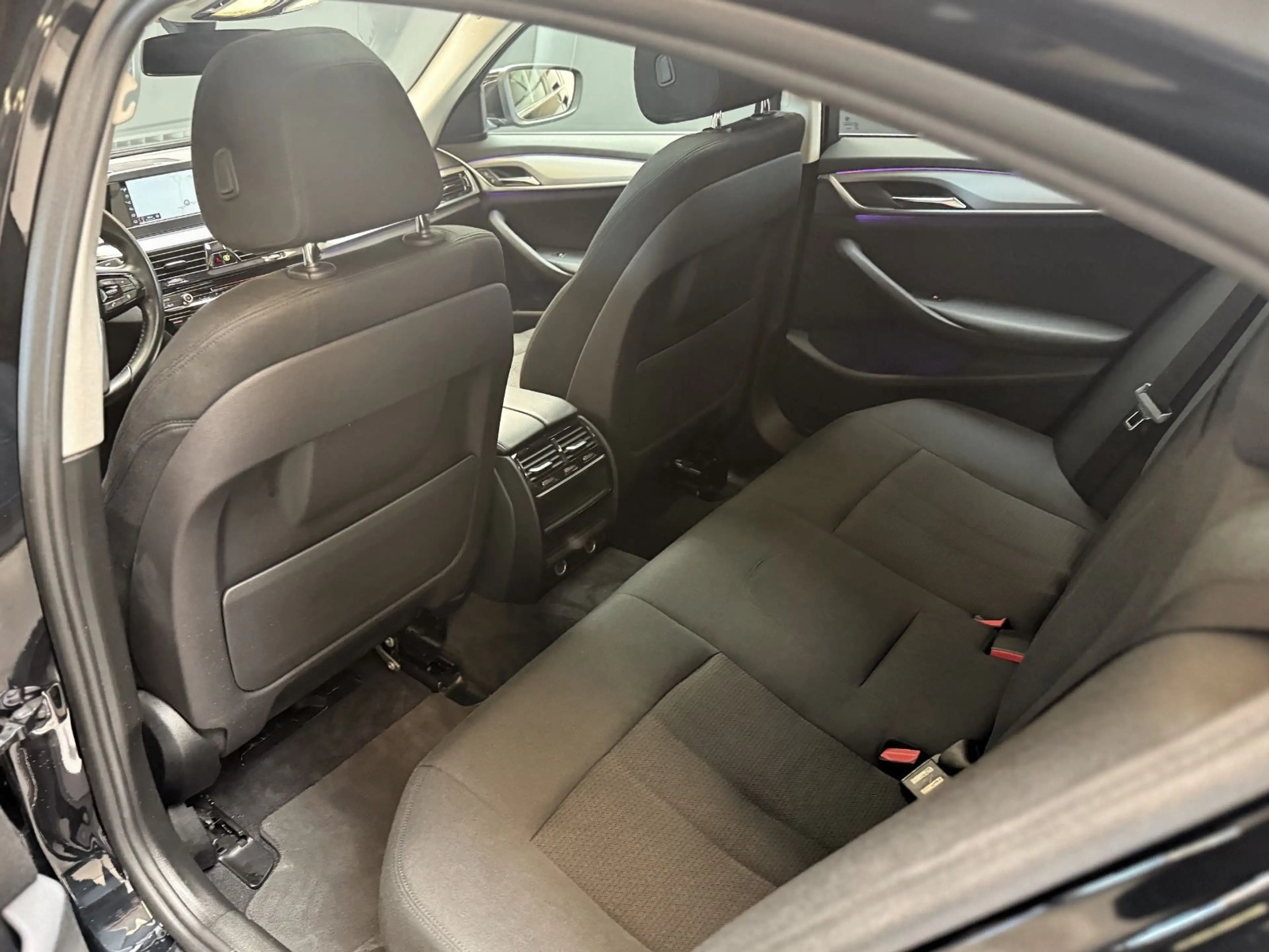 BMW 520 d Limousine BiXenon/AHK/Kamera/Navi — photo 14