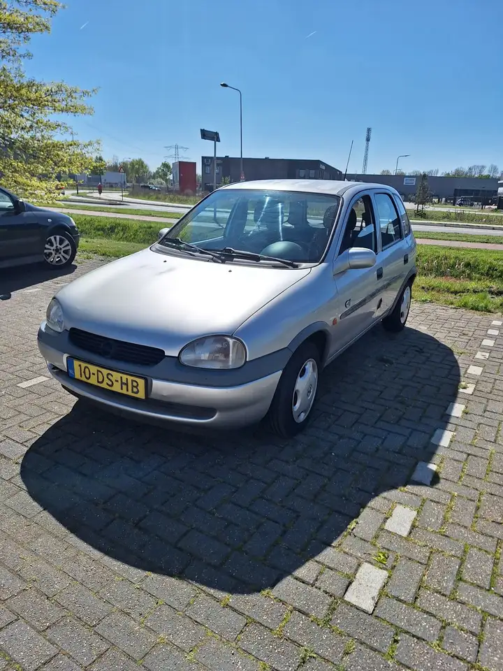Opel Corsa 1.2i-16V Eco, foto 2