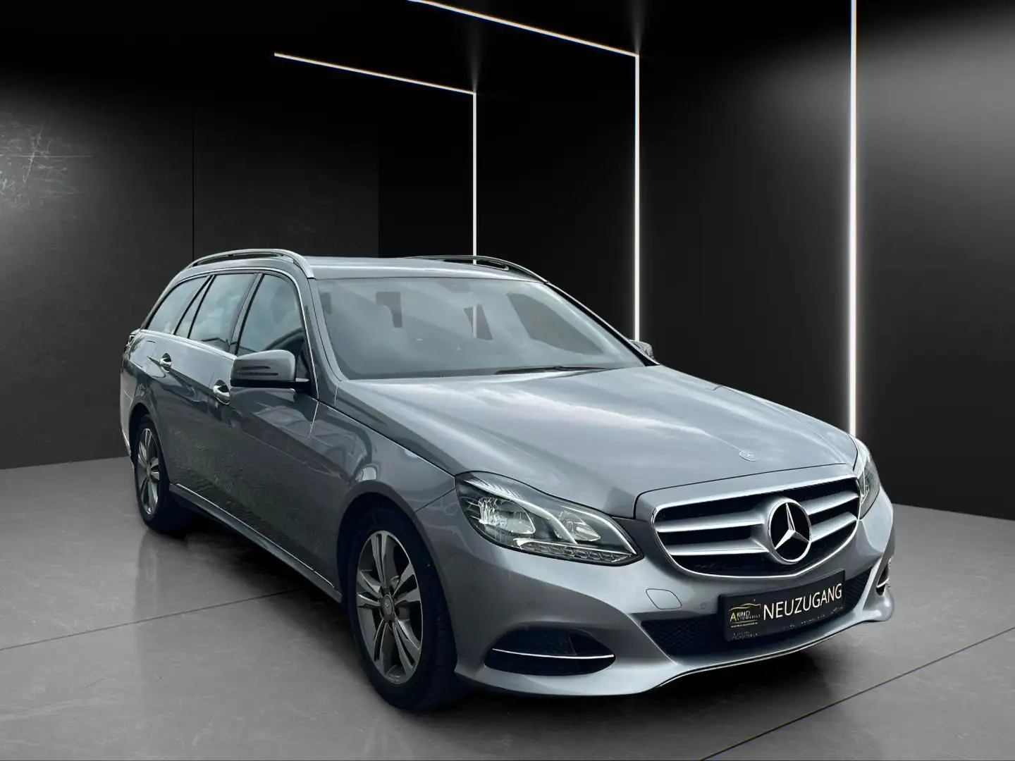 Mercedes-Benz E 220 CDI T-Modell BlueEfficiency *AHK*STANDHEIZ Silber - 1