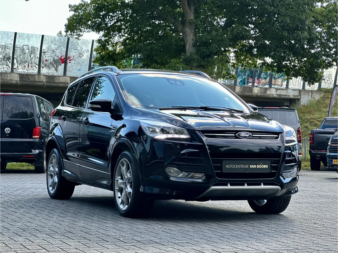 Ford Kuga 1.6 Titanium Plus | Automaat | Allwheeldrive | Tre Nero - 2