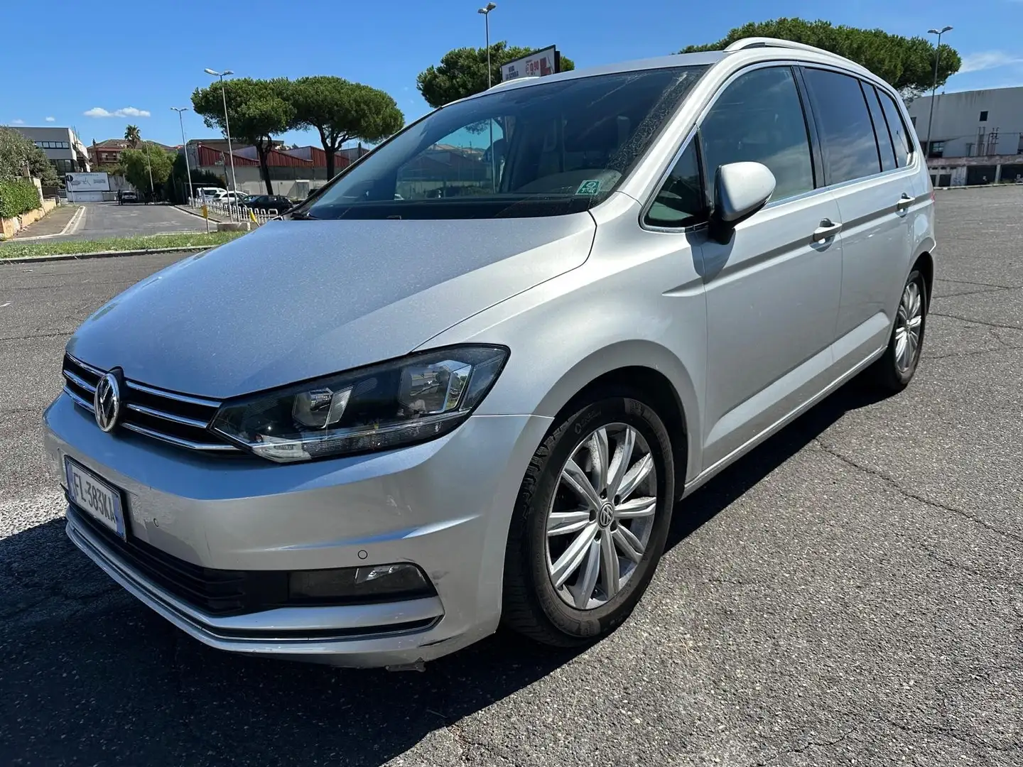 Volkswagen Touran Touran 2.0 TDI 150 CV SCR DSG Executive BlueMotion Plateado - 1