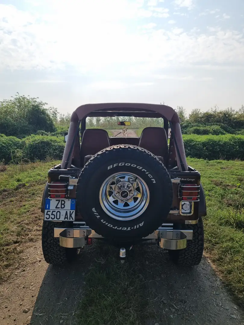 Jeep CJ-7 Laredo V8 AMC 304 Marrone - 2