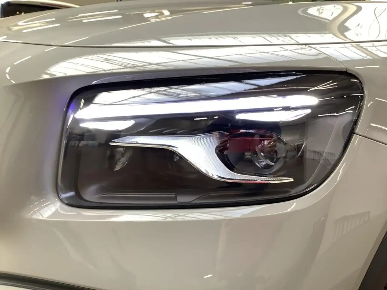 Mercedes-Benz GLB 220 4MATIC AMG+NIGHT+20"+AHK+MULTIBEAM+360°+ 18