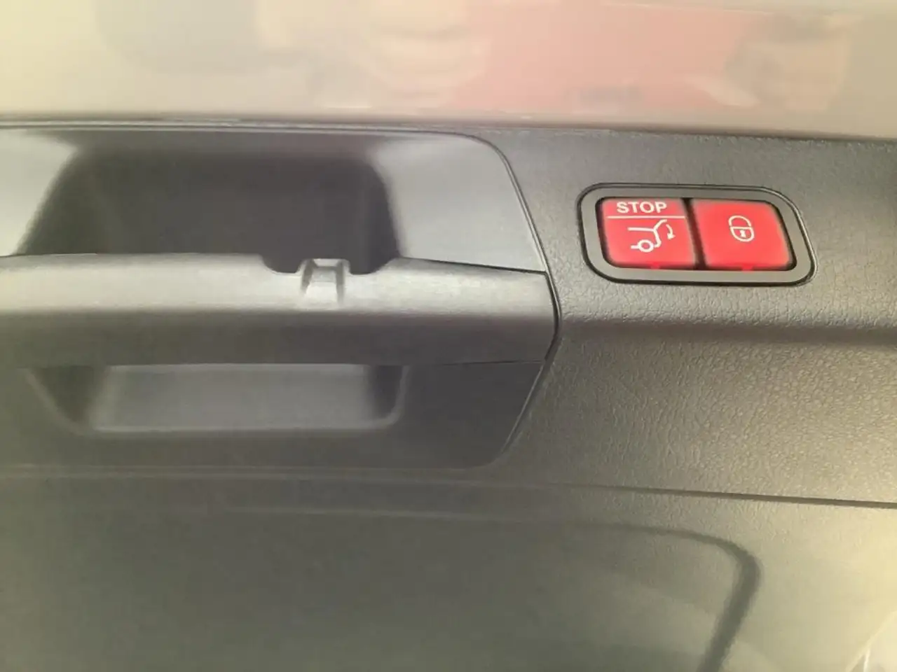 Mercedes-Benz GLB 220 4MATIC AMG+NIGHT+20"+AHK+MULTIBEAM+360°+ 16