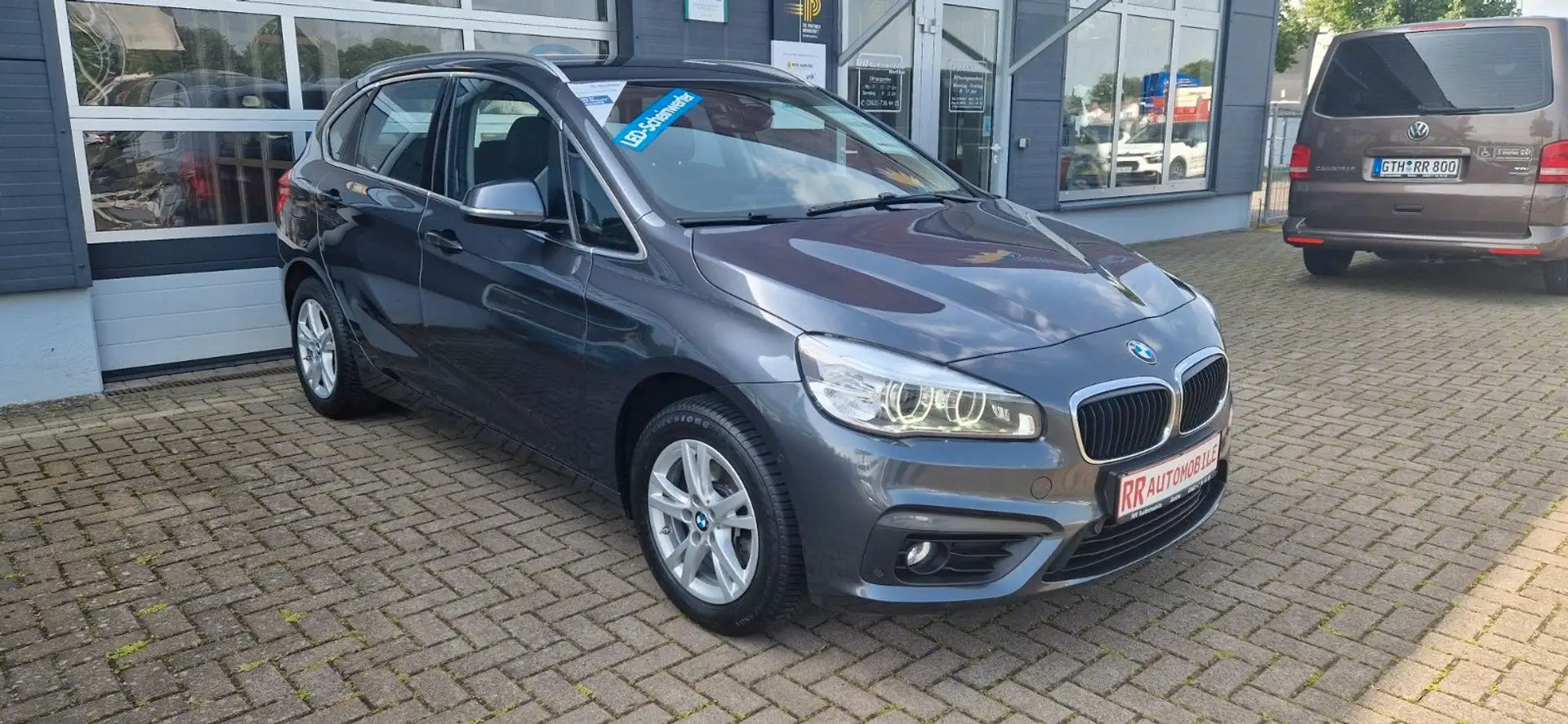 BMW 216 Baureihe 2 Active Tourer 216 d Advantage Grau - 2